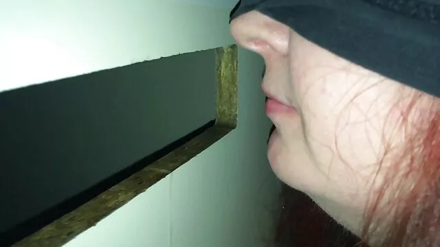 سارا تاکسی دیگران را به صورت رایگان سوار فیلم سوپر سگ و زن می کند